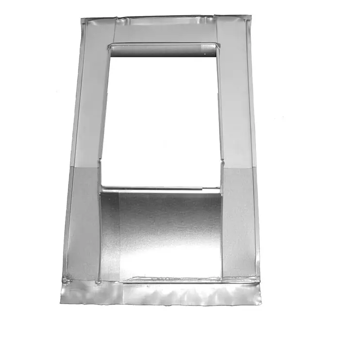 Sarei Kaminverwahrung - Größe 1, Breitenverstellung: 320 mm - 550 mm, Stahl - Metallischer Lüftungskanal-Adapter. Der Adapter ist aus verzinktem Stahl gefertigt und hat eine rechteckige Öffnung.