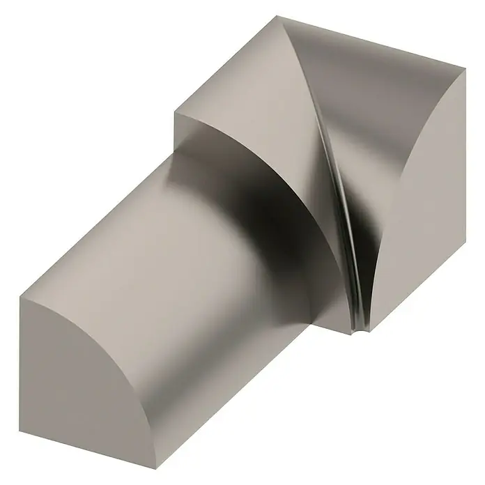 Viertelkreis-Eckleiste - Edelstahl, Silber, 10 mm - Nahaufnahme einer stilisierten, silberfarbenen Skulptur, die geometrische Formen kombiniert und ein modernes, abstraktes Design aufweist.