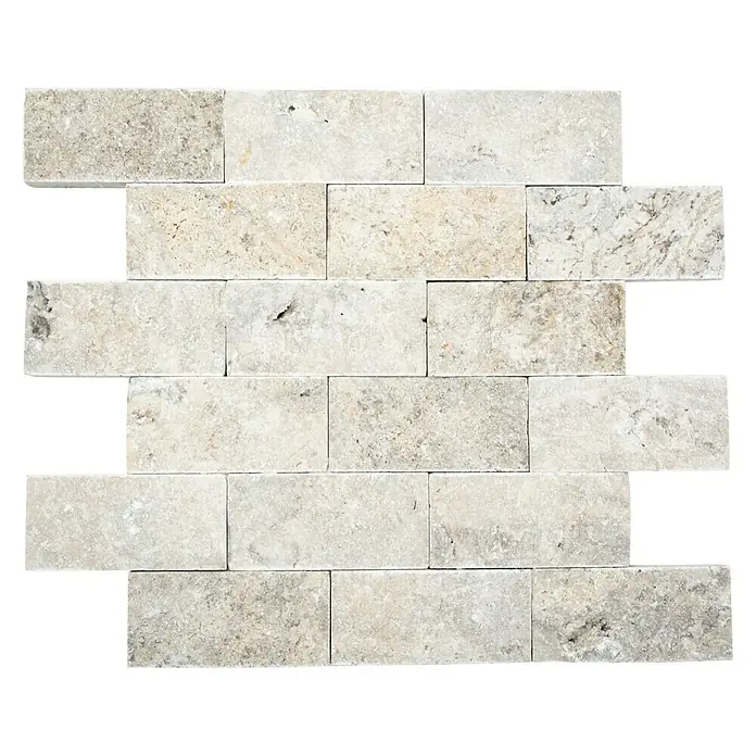 Mosaikfliese Brick Splitface X3D 42781 - 30,5 x 29 cm, Silber, Matt - Elegante Travertin-Wandfliesen mit einem hellen Farbton und einer strukturierten Oberfläche. Diese Fliesen verleihen jedem Raum eine natürliche und stilvolle Note.