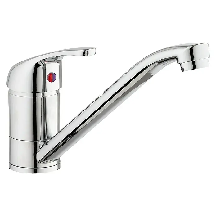 Camargue Spültischarmatur Ultra -  - Nahaufnahme eines glänzenden Chrom-Einhandmischers mit geschwungenem Auslauf und rot-blauem Temperaturregler.