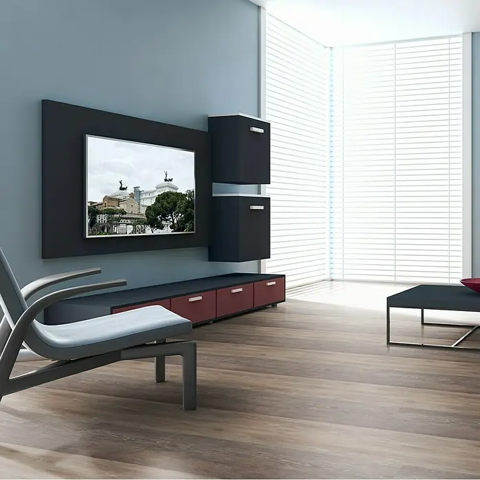 Vinylbodenmuster Sly 1:2:3 Oxford Oak - 280 x 160 x 7,5 mm, Mehrstab - Ein modernes Wohnzimmer mit einem eleganten TV-Möbel-Set, bestehend aus einem TV-Rahmen, Schränken und einer Kommode, die eine stilvolle Atmosphäre schaffen.