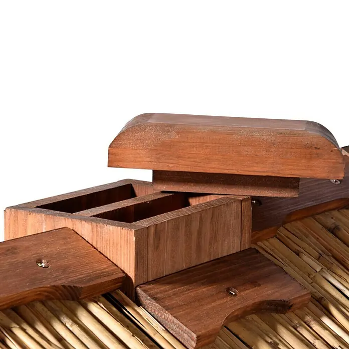Luxus Vogelhaus Vogelhaus - 54 x 53 x 157,5 cm, Holz, Natur/Braun - Nahaufnahme einer hölzernen Futterstation für Vögel mit Behältern und klappbaren Dächern auf einem Bambusuntergrund, perfekt für den Garten.