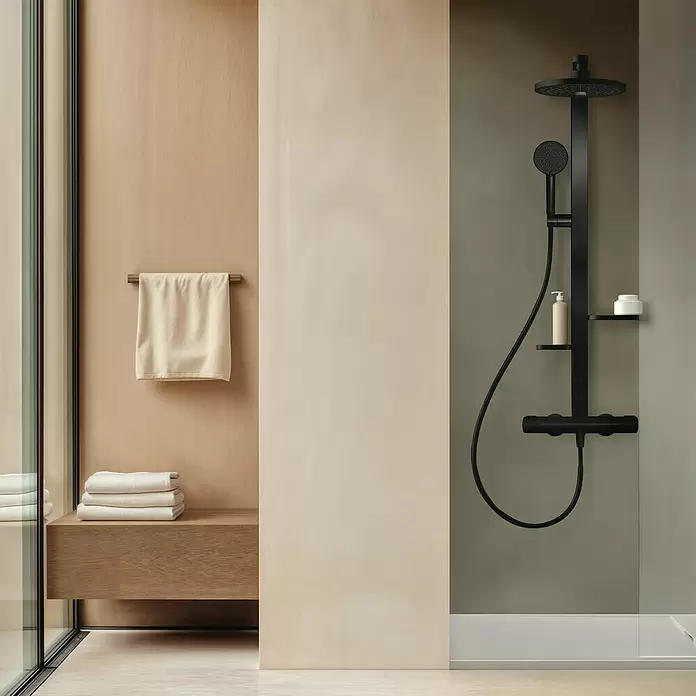 Ideal Standard Combinado de ducha - Distancia entre orificios: 35,6 cm, Negro, Diámetro rociador: 26 cm - Sistema de ducha negro con rociador y teleducha, estantes integrados, en un baño moderno.