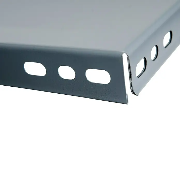Balda adicional - L x An x Al: 90 x 50 x 3,2 cm, Metal, Color: Gris - Primer plano de un perfil angular de acero perforado pintado de gris, ideal para construcciones de estanterías o proyectos DIY.