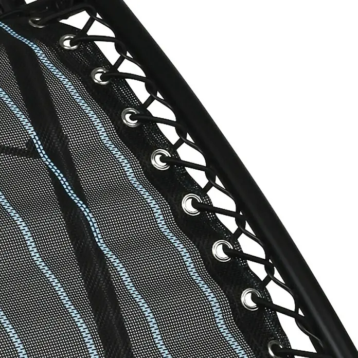 Lafuma Ersatzschnur - Schwarz, Passend für: Lafuma Relaxsessel RSX - Detailaufnahme eines schwarzen Relaxsessels mit elastischer Bespannung, die mit Ösen und Schnüren am Rahmen befestigt ist.