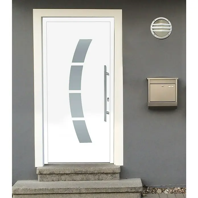 Solid Elements Haustür KA-107 - 110 x 210 cm, DIN Anschlag: Rechts - Elegante, weiße Eingangstür mit einem modernen Design, das durch silberne, geschwungene Akzente und einen langen Griff aus Edelstahl betont wird.