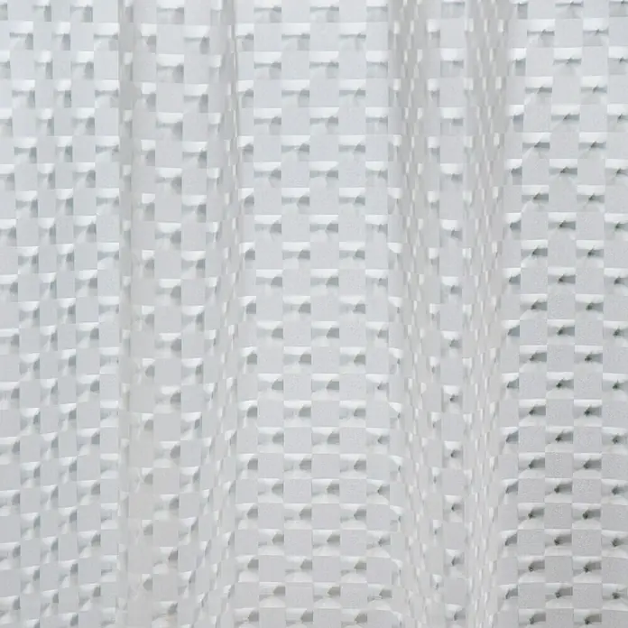 Venus Cortina de baño Bombay - An x Al: 180 x 200 cm, Plástico, Translúcido - Primer plano de una pared de ducha blanca texturizada, enfatizando un diseño de baño moderno y elegante.