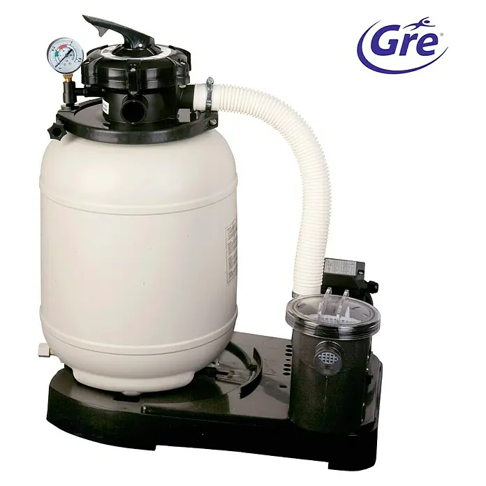 Gre Piscina de acero desmontable Atlantis - L x An x Al: 500 x 300 x 132 cm, Blanco, 16.210 l - Imagen de un sistema de filtro de arena GRE, utilizado para la limpieza del agua de piscinas. El sistema incluye un filtro y una bomba.