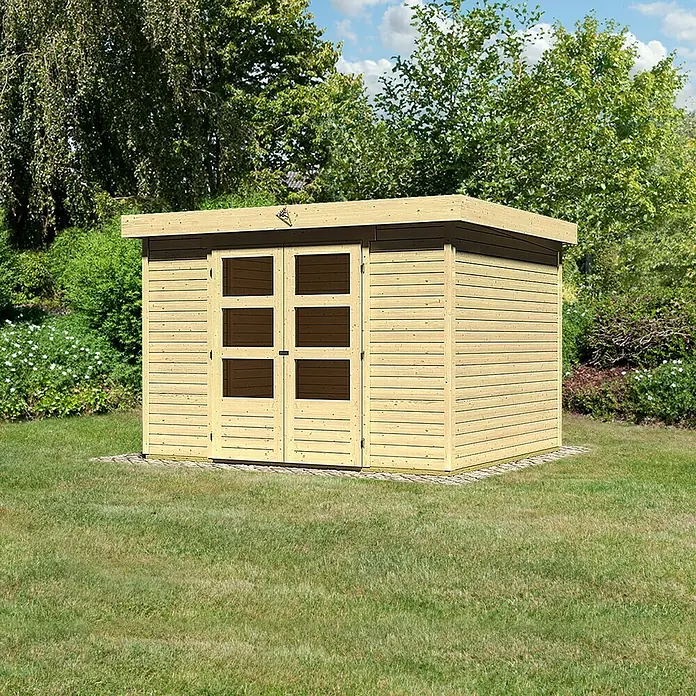 Karibu Gartenhaus Askola - Außenmaß inkl. Dachüberstand (B x T): 330 x 262 cm, Holz, Natur - Ein helles Holzgartenhaus mit Doppeltüren und quadratischen Fenstern, umgeben von Rasen und Bäumen.