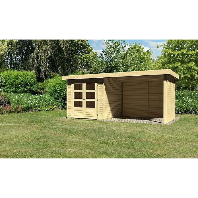Karibu Gartenhaus Askola - Außenmaß inkl. Dachüberstand (B x T): 504,5 x 238 cm, Holz, Natur, Mit Anbau, Rück- und Seitenwand - Ein helles Holzgartenhaus mit Doppeltüren und einem offenen Carport-Bereich, eingebettet in eine grüne Rasenfläche mit Bäumen im Hintergrund.