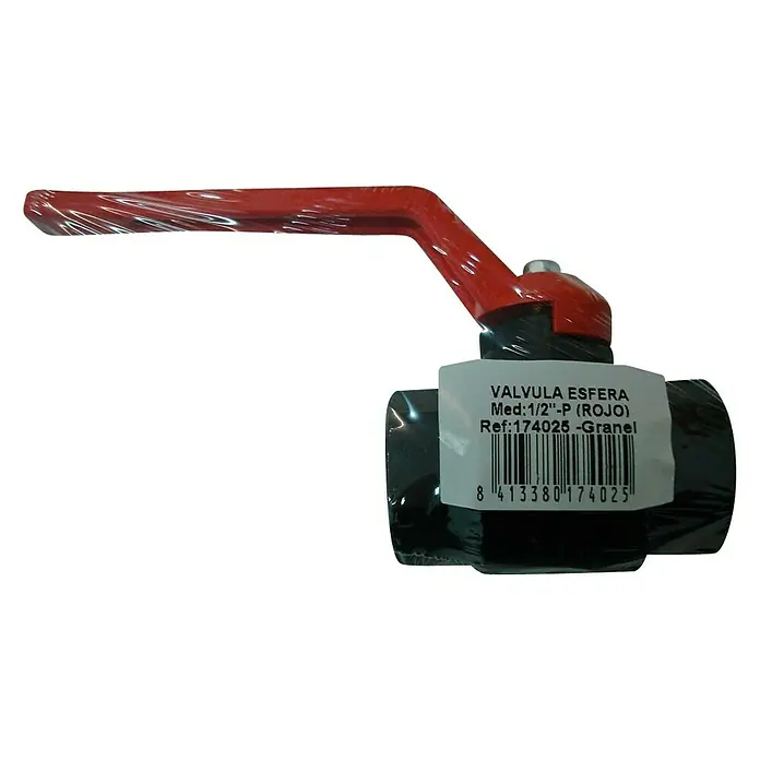 Válvula de esfera - ½″, Riego de jardín - Primer plano de una válvula de bola con mango rojo, empaquetada en envoltorio de plástico, con una etiqueta que muestra las especificaciones del producto.