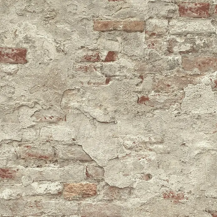Rasch Vliestapete Bruchstein - Rot/Rostbraun, Steinoptik, 10,05 x 0,53 m - Nahaufnahme einer alten Ziegelwand mit abgeplatztem Putz, die Textur und Verwitterung des Materials hervorhebt.