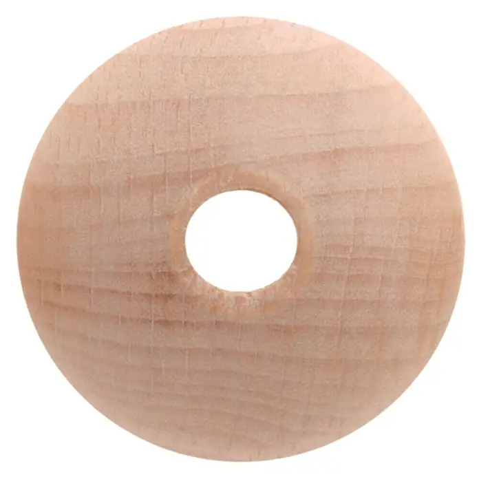 Glorex Rohholzkugel - 30 mm, 6 Stk. - Nahaufnahme einer runden, unbehandelten Holzperle mit einem Loch in der Mitte, ideal für Bastelprojekte und Schmuckherstellung.