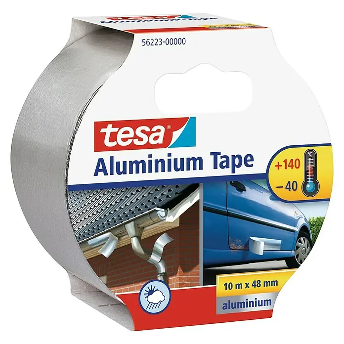 Tesa Cinta de aluminio - Plata, 10 m x 50 mm - Primer plano de un rollo de cinta de aluminio Tesa, ideal para sellar y reparar tanto en interiores como en exteriores. Versátil y resistente a la temperatura.