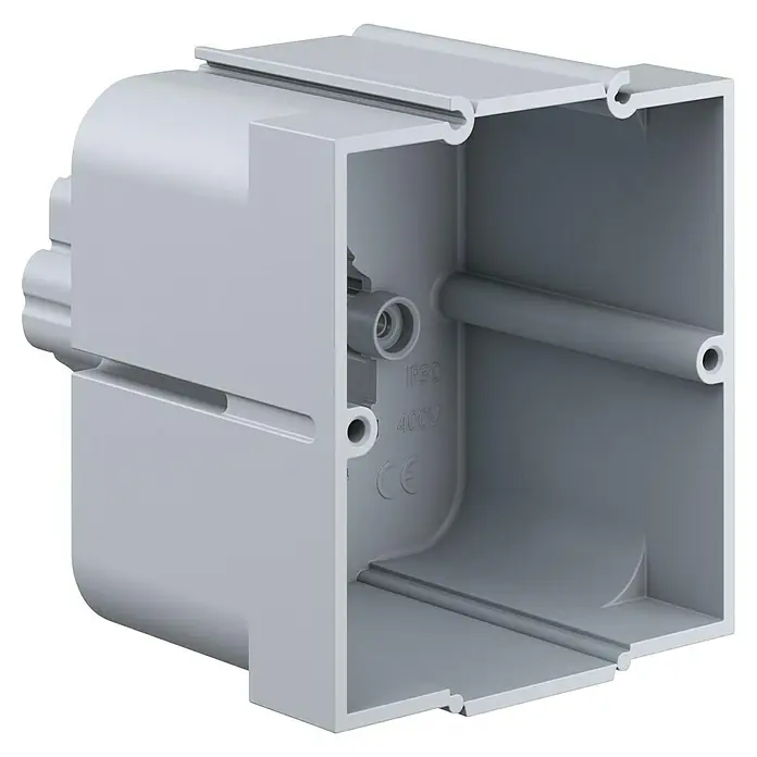 Kaiser Schalterdose Kombi-Gerätedose - Grau, B x L: 70 x 68 mm - Eine Detailaufnahme einer grauen Verteilerdose, die für Elektroinstallationen verwendet wird und einen offenen Einblick in ihr Inneres gewährt.