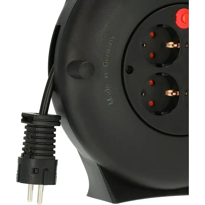 Brennenstuhl Kabeltrommel Vario Line VL2-X - Kunststoff, 10 m, H05VV-F, IP20 - Detailaufnahme einer schwarzen Kabeltrommel mit Steckdosen und einem Stecker, der mit "Made in Germany" gekennzeichnet ist.