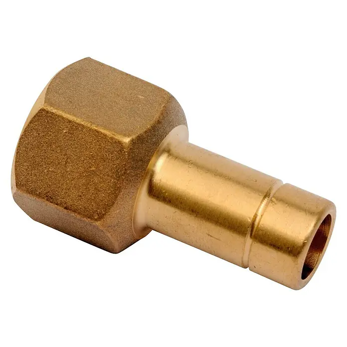 Manguito de transición rosca H - 15 mm, ¾″, Cobre - Primer plano de un accesorio de fontanería dorado, apto para instalaciones de tuberías. La pieza de latón es ideal para reparaciones.