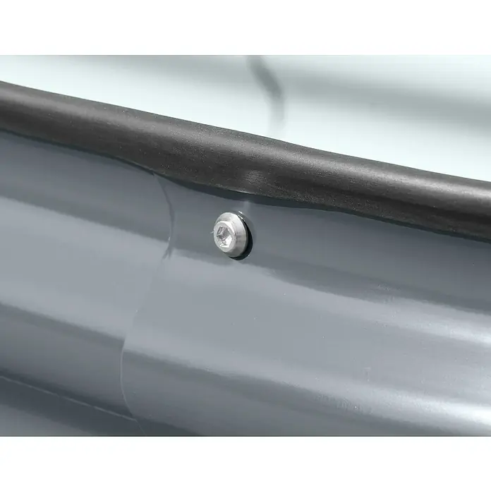Westmann Hochbeet Grow faster - 240 x 160 x 82 cm, Metall, Anthrazit - Nahaufnahme einer grauen Hochbeet-Konstruktion mit einer Schraube und einem schwarzen Dichtungsband.