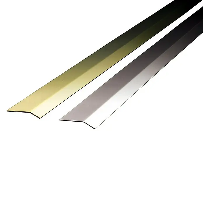 Inofix Perfil de transición 2121-1- - Efecto de acero inoxidable, L x An x Al: 820 x 30 x 4 mm, Tipo de montaje: Pegado - Se muestran perfiles de suelo dorados y plateados, perfectos para crear una transición limpia entre diferentes tipos de suelo.