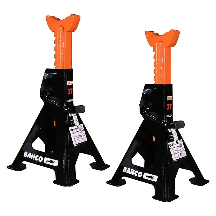 Bahco Unterstellbock BH33000 - 2 Stk., Traglast: 3.000 kg, Höhenverstellung: 30 cm - 43,5 cm - Zwei schwarze Bahco BHB3000 Unterstellböcke mit orangefarbenen Stützen, die jeweils bis zu 3 Tonnen tragen können, für sicheres Arbeiten.