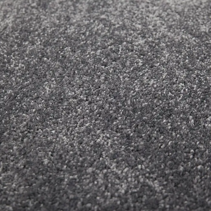 Kurzflorteppich Softtouch - Grau, 290 x 200 cm, 100 % Polypropylen (Flor) - Nahaufnahme von grauem Teppichboden. Das perfekte, weiche Detail für eine gemütliche und stilvolle Raumgestaltung.