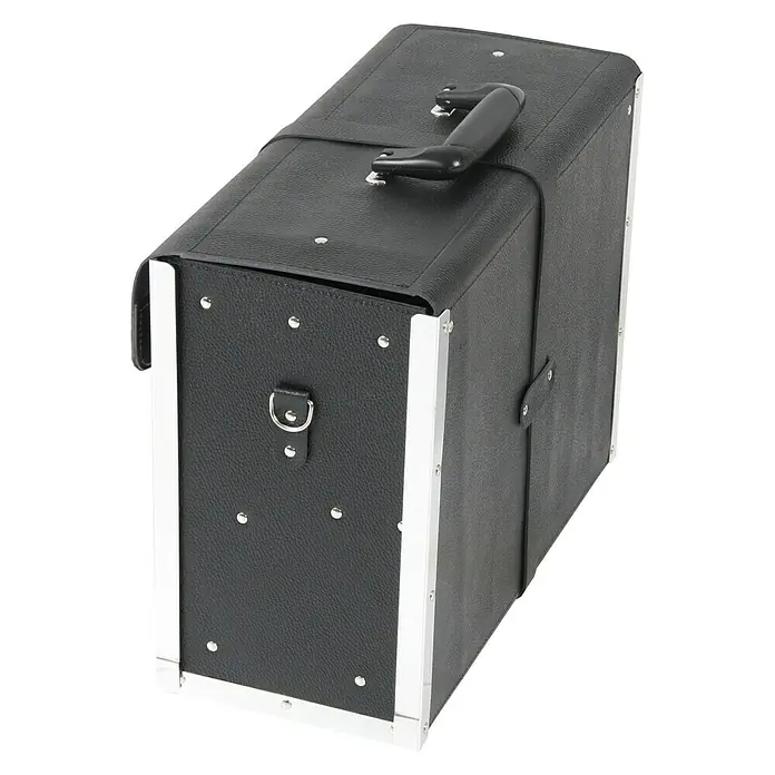 Hepco & Becker Werkzeugtasche Favorit 7123 - Innenmaß: B x T x H: 450 x 340 x 190 mm, Leder, Schwarz - Hier ist eine Nahaufnahme eines schwarzen Aktenkoffers mit silbernen Beschlägen und einem Griff aus schwarzem Kunststoff.