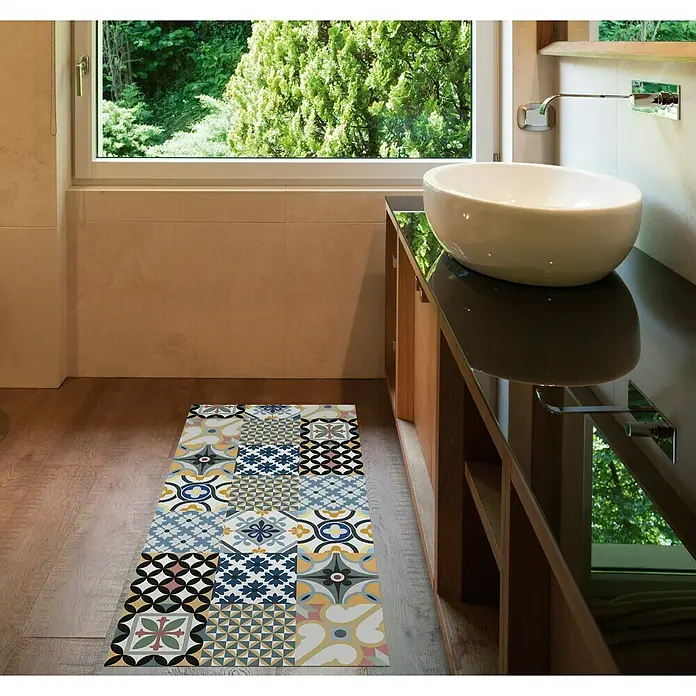 Alfombra de vinilo Croma Hidra - Multicolor, 110 x 50 cm - Este pasillo de baldosas de colores con patrones decorativos añade un toque de color a cualquier baño.