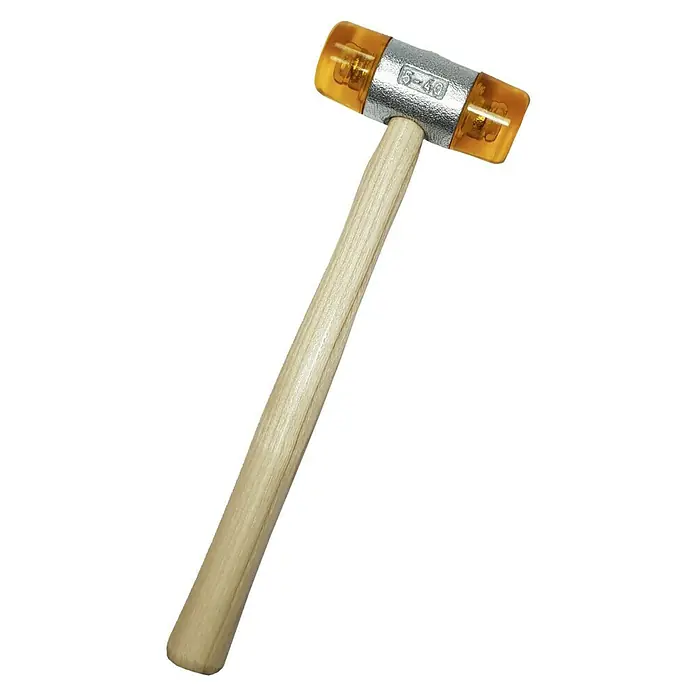 Heka Schonhammer550 g, Eschenholz, Durchmesser Kopf: 40 mm - Ein Schonhammer mit einem Holzgriff und einem Kopf aus Metall und gelbem Gummi, der für feine Arbeiten ideal ist.