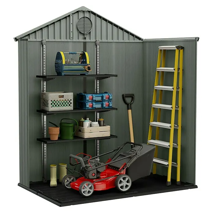 Keter Gartenhaus Darwin 6x4 - Außenmaß inkl. Dachüberstand (B x T): 190 x 122 cm, Kunststoff, Grün, 2,3 m² - Abbildung eines Gartenschuppens mit Regalen, Rasenmäher, Leiter und verschiedenen Gartengeräten.
