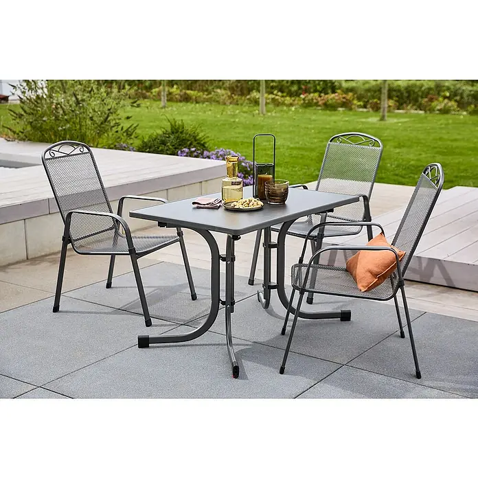 Gartenstuhl Zingst - Streckmetall, Stapelbar, Eisengrau, B x T x H: 57 x 75 x 93 cm - Graues Gartentisch- und Stuhlset auf einer Terrasse, ideal für Mahlzeiten im Freien und Entspannung im Garten.