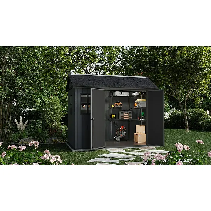 Keter Gerätehaus Newton Plus 759 - Außenmaß inkl. Dachüberstand (B x T): 230 x 287 cm, Kunststoff, Schiefergrau - Geräumiges Gartenhaus aus Holz mit Regalen, Werkzeugen und geöffneten Türen im Grünen.