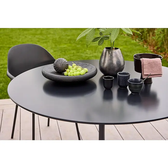 Gartentisch rund Black Series - Ø x H: 120 x 74 cm, Verbundwerkstoff, Schwarz - Stilvoller runder Tisch mit dunkler Oberfläche, dekoriert mit Obst, Geschirr und einer Vase, ideal für den Außenbereich.