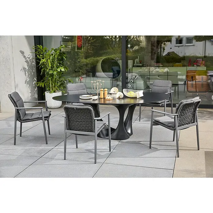 Sunfun Gartenmöbel-Set Black Series/Solo - 11 -tlg., Schwarz/Night-Grey - Ein moderner Esstisch mit sechs Stühlen auf einer Terrasse, ideal für stilvolle Outdoor-Dinner und entspannte Stunden im Freien.
