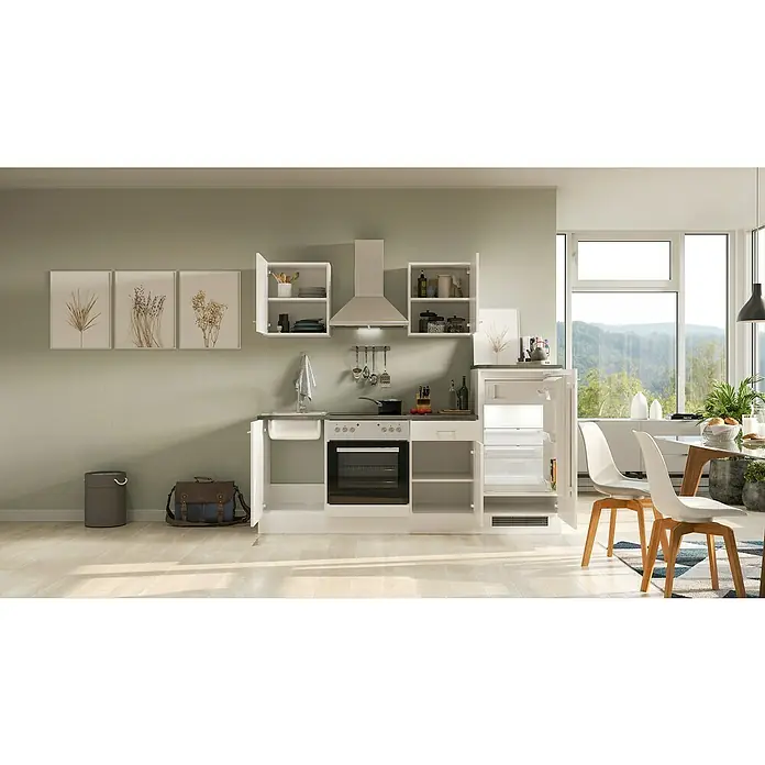 Flex-Well Lucca Küchenzeile Typ 1 - Breite: 220 cm, Höhe: 200 cm, Weiß, Mit Elektrogeräten - Eine moderne, weiße Küchenzeile mit geöffneten Schränken, Herd, Spüle und Kühlschrank. Der Raum ist hell und einladend.