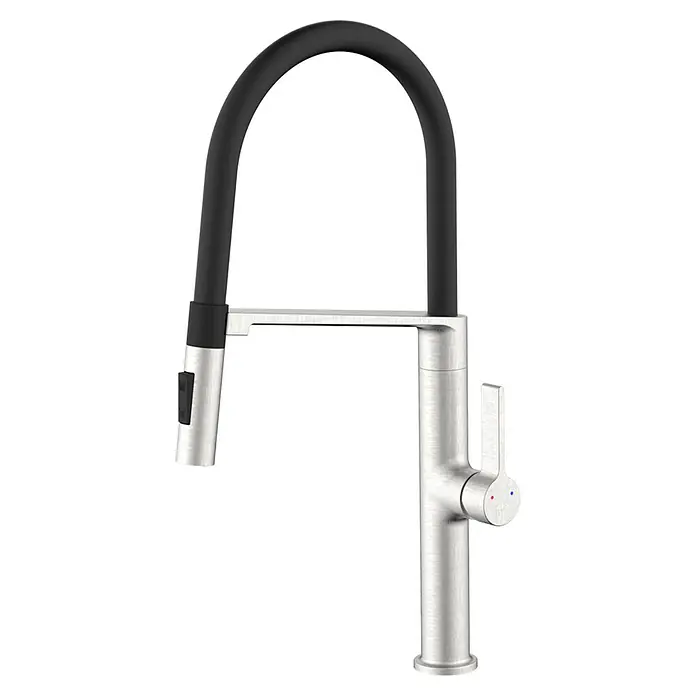 Grifo de cocina Tokyo - Acero/Negro - Grifo monomando de cocina con ducha extraíble en aspecto de acero inoxidable y manguera negra para cocinas modernas.