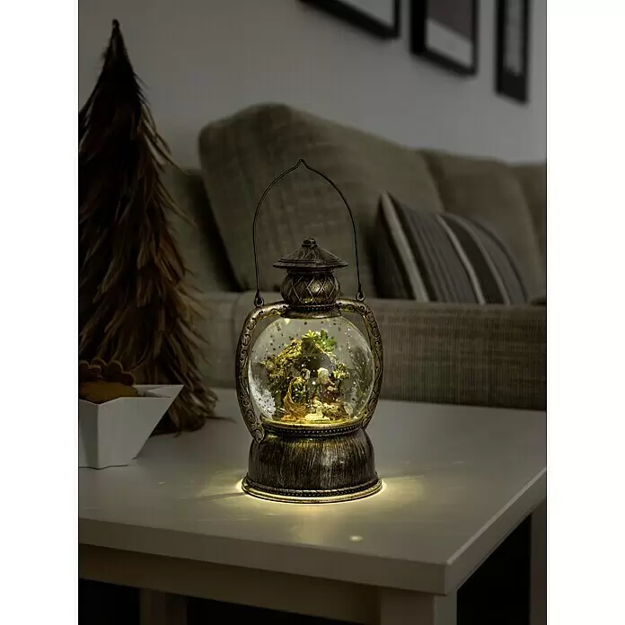 Konstsmide LED-Schneelaterne Weihnachtskrippe - Innen, Braun, 12,7 x 12,7 x 20 cm, Dorf, Batteriebetrieben - Vorderansicht