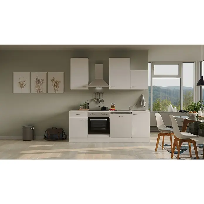 Flex-Well Wito Küchenzeile Typ 1 - Breite: 220 cm, Höhe: 234 cm, Weiß, Mit Elektrogeräten - Eine moderne, weiße Küche mit eingebauten Geräten und viel Stauraum. Drei gerahmte botanische Drucke schmücken die Wand.