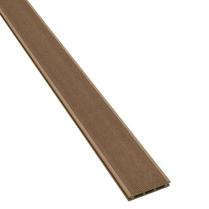 WPC-Terrassendiele Brown - 290 x 12 x 2 cm, Braun - Detailaufnahme einer braunen Terrassendiele mit Rillenprofil, ideal für den Außenbereich und langlebige Konstruktionen.