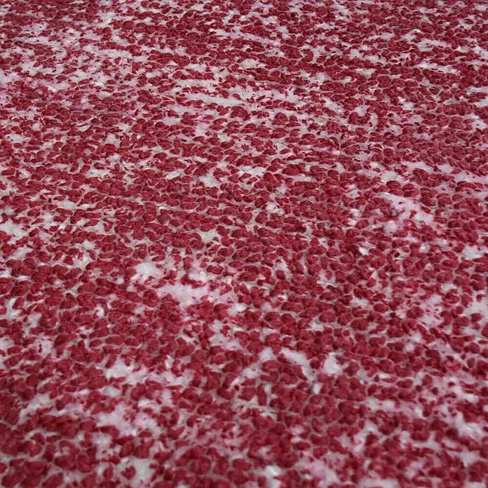 Kayoom Kurzflorteppich Etna - Melone, 230 x 160 cm, 100 % Mikropolyester - Nahaufnahme eines Teppichs mit roten Noppen auf weißem Grund, der eine interessante Textur und ein dichtes Muster aufweist.