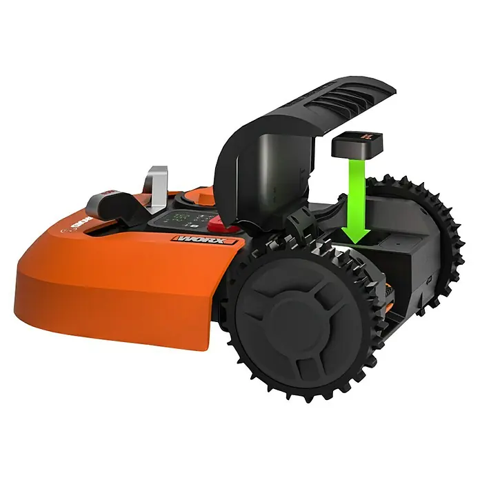 Worx Landroid Diebstahlsicherung für Mähroboter Find my Landroid - WORX Landroid Mähroboter - Ein orangefarbener Worx-Mähroboter mit offenem Batteriefach und einem grünen Pfeil, der das Einsetzen des Akkus zeigt.