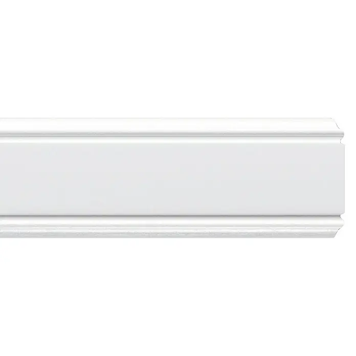 Wandleiste CW 12 - 200 cm x 8 mm x 6 cm, Weiß - Nahaufnahme einer weißen Fußleiste mit feinen Details und glatter Oberfläche, ideal für die Inneneinrichtung.