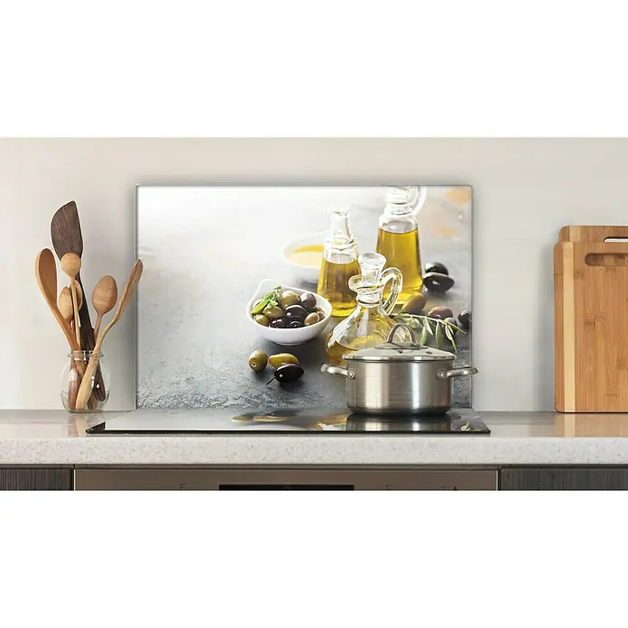 CUCINE Küchenrückwand - Fine Olive, 60 x 40 cm, Stärke: 6 mm, Einscheibensicherheitsglas (ESG) - Küchenrückwand aus Glas mit Olivenöl-Motiv. Der Spritzschutz mit Oliven und Ölflaschen schmückt Ihre Küche auf elegante Art.