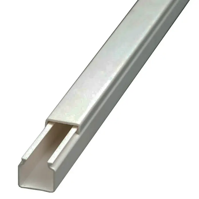 Canaleta para cables - L x An x Al: 2 m x 15 mm x 15 mm, Gris - Primer plano de una tapa blanca de canaleta para cables, que se utiliza para ocultar y organizar cables.