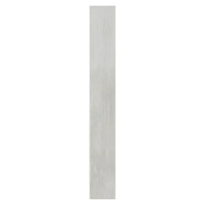 Classen Vinylbodenmuster GreenVinyl Pinie Weiß - 300 x 173 x 4 mm, Landhausdiele - Das Bild zeigt eine einzelne, schmale Holzdielen, die sich ideal für Bodenbeläge eignet und ein helles, modernes Ambiente schafft.