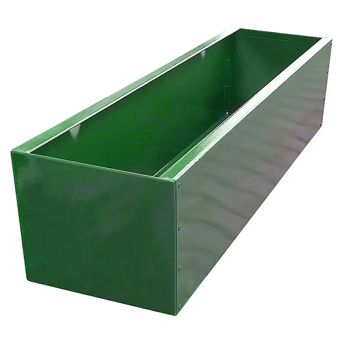 WMT Pflanzkasten RAL 6005 - L x B x H: 80 x 14 x 14 cm, Dunkelgrün, Geeignet für: Stabgitterzäune, Stahl - Das Bild zeigt einen grünen, rechteckigen Pflanzkasten. Er ist aus Metall gefertigt und hat eine glänzende Oberfläche, ideal für Garten oder Balkon.