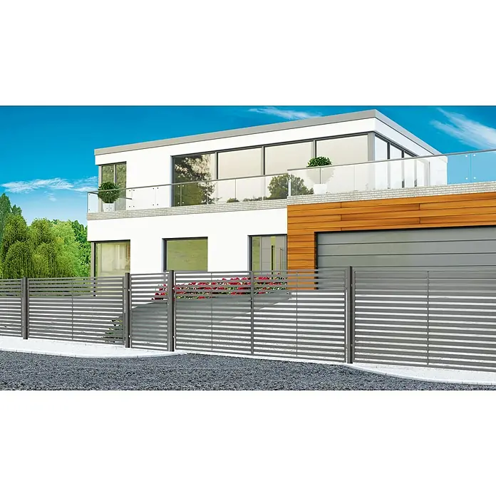 Polbram Kate Gartentor - L x B x H: 300 x 4 x 120 cm, Anthrazit, Stahl, Doppeltor - Modernes Haus mit einem grauen Zaun mit horizontalen Latten, der das Grundstück umgibt und Privatsphäre bietet.