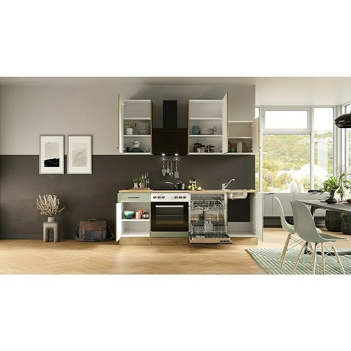 Flex-Well Cara Küchenzeile - Breite: 220 cm, Höhe: 234 cm, Schilfgrün Antifingerprint / Artisan Eiche, Mit Elektrogeräten, Edelstahlspüle - Kücheninterieur mit modernen Einbauschränken, Spüle, Geschirrspüler und Kochfeld. Die Geräte sind stilvoll in das Küchendesign integriert.