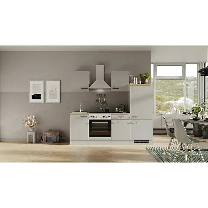 Flex-Well Lund Küchenzeile - Breite: 220 cm, Höhe: 200 cm, Lichtgrau, Mit Elektrogeräten - Moderne Küche mit grauen Schränken, Kochfeld, Backofen und Dunstabzugshaube. Der Raum ist hell und freundlich gestaltet.
