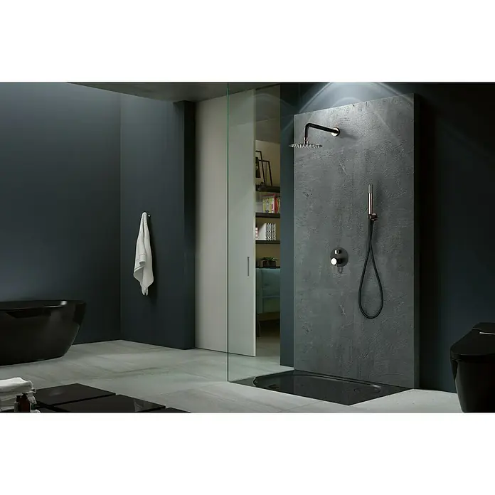 Imex Milos Sistema de ducha empotrado - Con grifo monomando, Negro/Oro rosa - La imagen muestra una ducha de baño moderna con una paleta de colores oscuros, creando un ambiente elegante y lujoso. Los accesorios están diseñados de forma elegante.