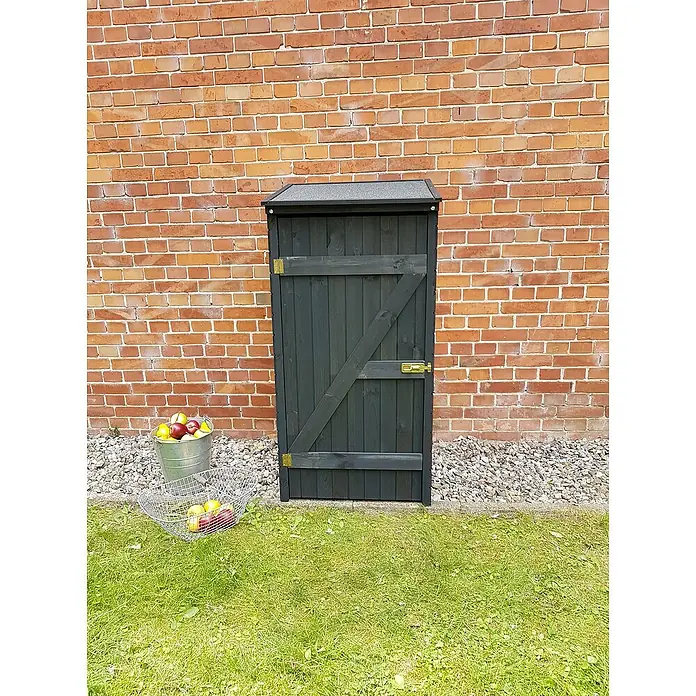 Promadino Geräteschrank Speyer - Holz, Anthrazit - Eine dunkelgraue Gartentruhe aus Holz vor einer Backsteinmauer aufgestellt, ideal zur Aufbewahrung von Gartengeräten und Zubehör.
